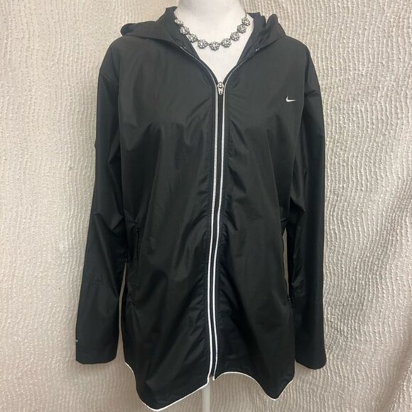 Nike Women’s Windbreaker Jacket L Black White Detail Reflective Front Lightweigh - Picture 3 of 13